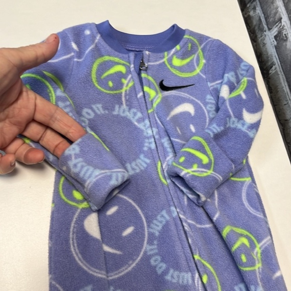 Nike‎ - Picture 3 of 6